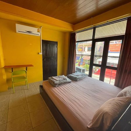 Over The Moon Hostel Ban Houayxay Exterior photo