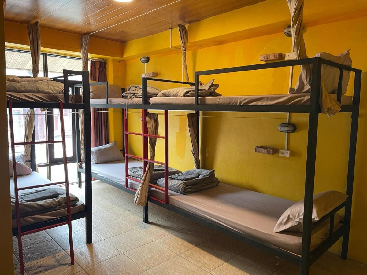 Over The Moon Hostel Ban Houayxay Exterior photo